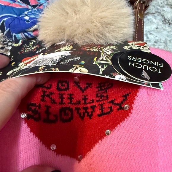 Ed Hardy Pink Gloves & Mittens Set - Picture 3 of 5